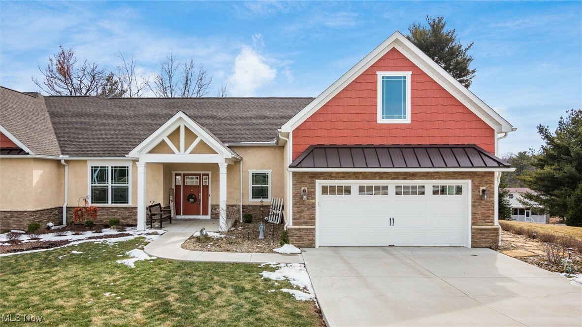 Property Photo: 1260 Stonington Place OH 43701