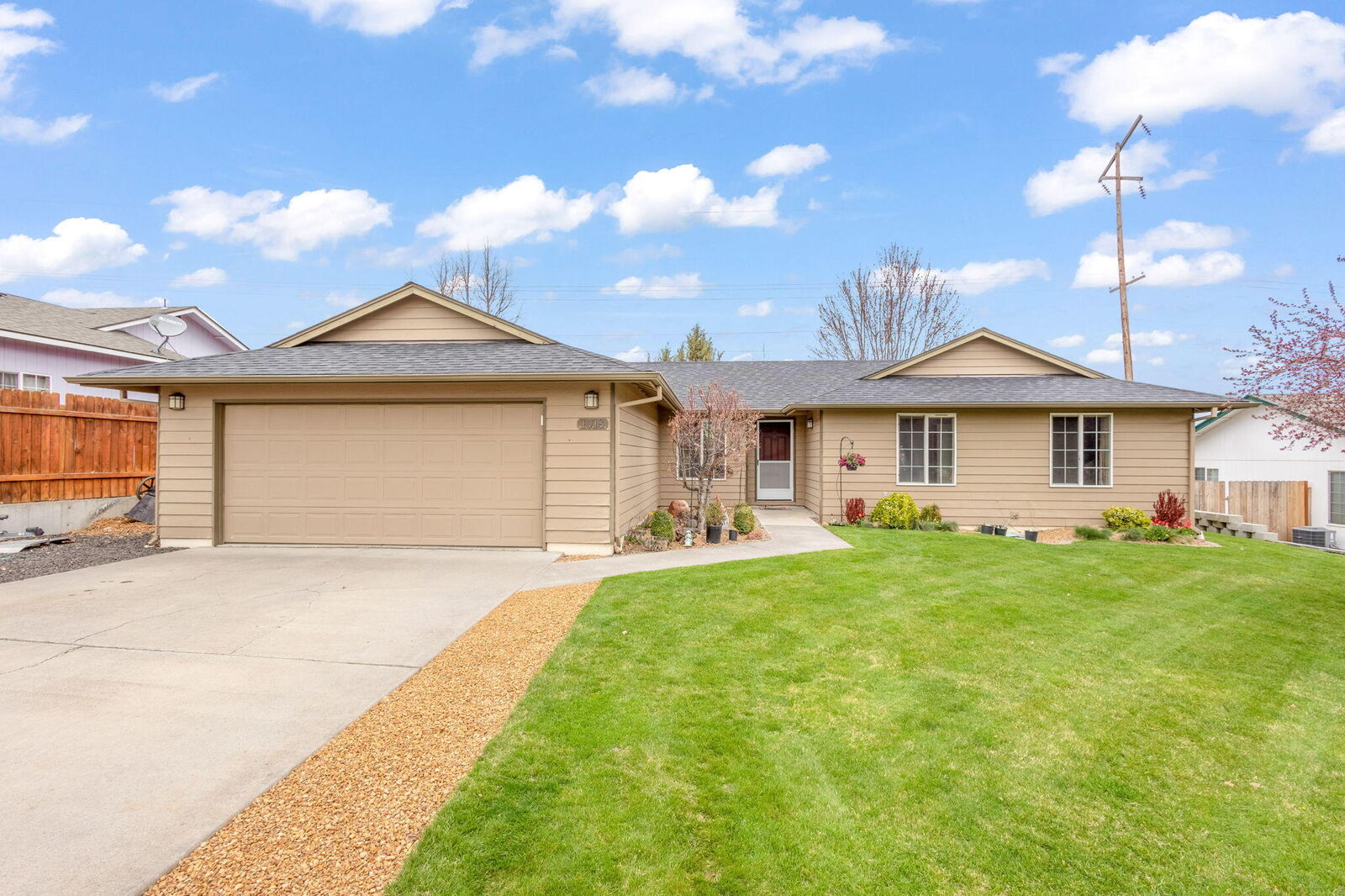 Property Photo: 1018 SW Kenwood Street OR 97741