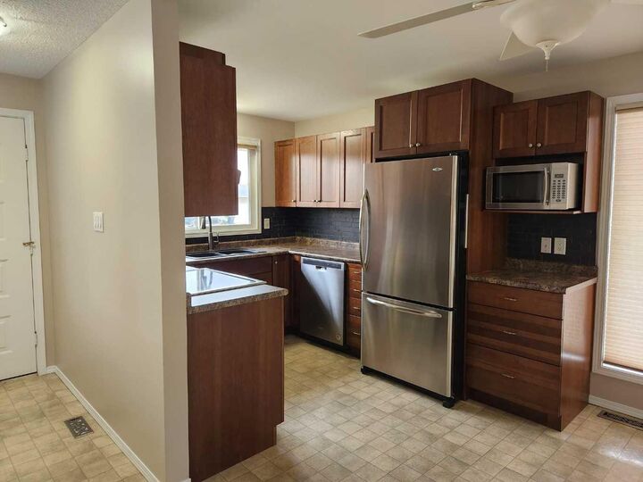 Property Photo: 5002 53 Avenue AB T0B 2P0