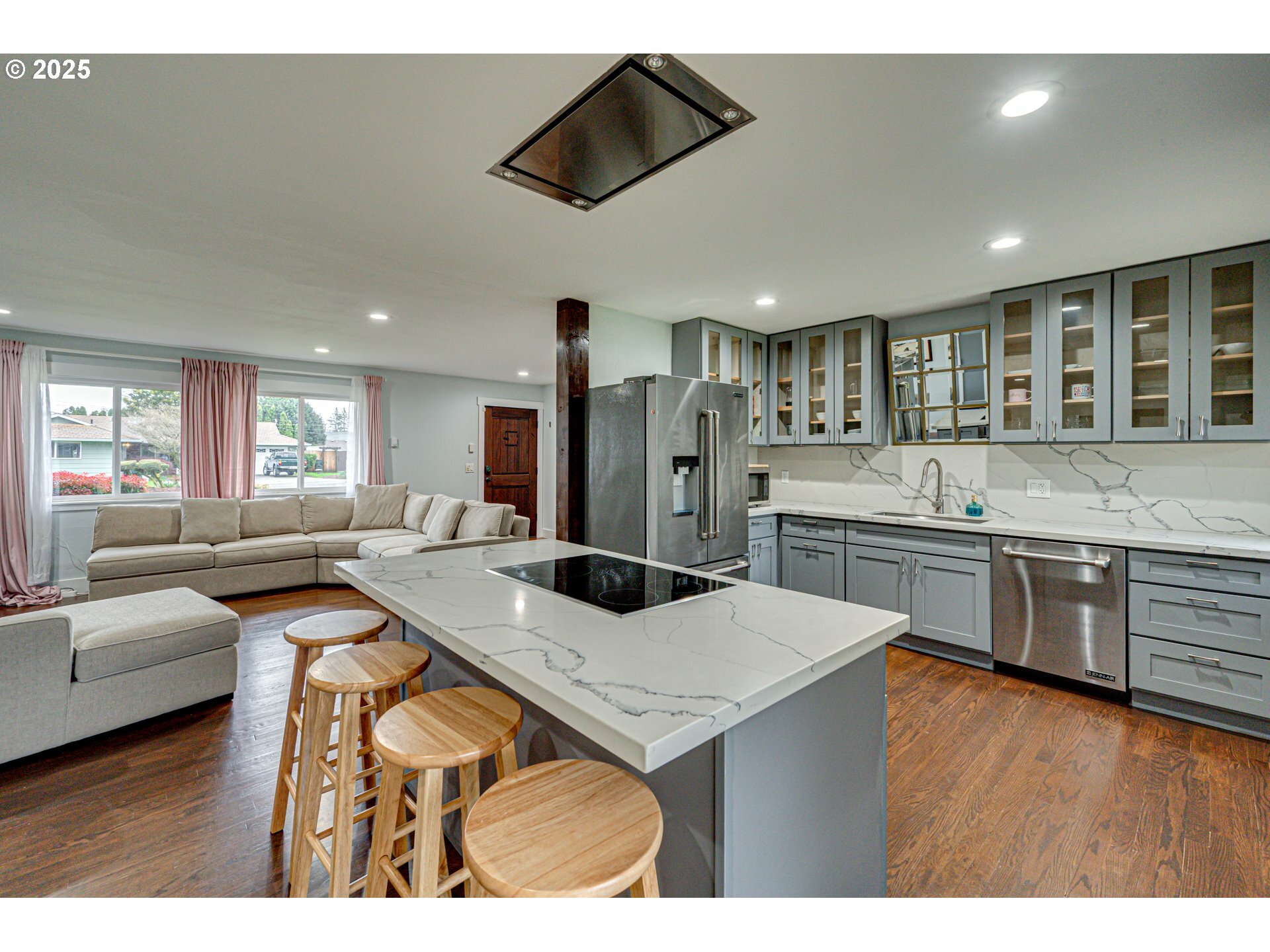 Property Photo: 6614 Idaho St WA 98661
