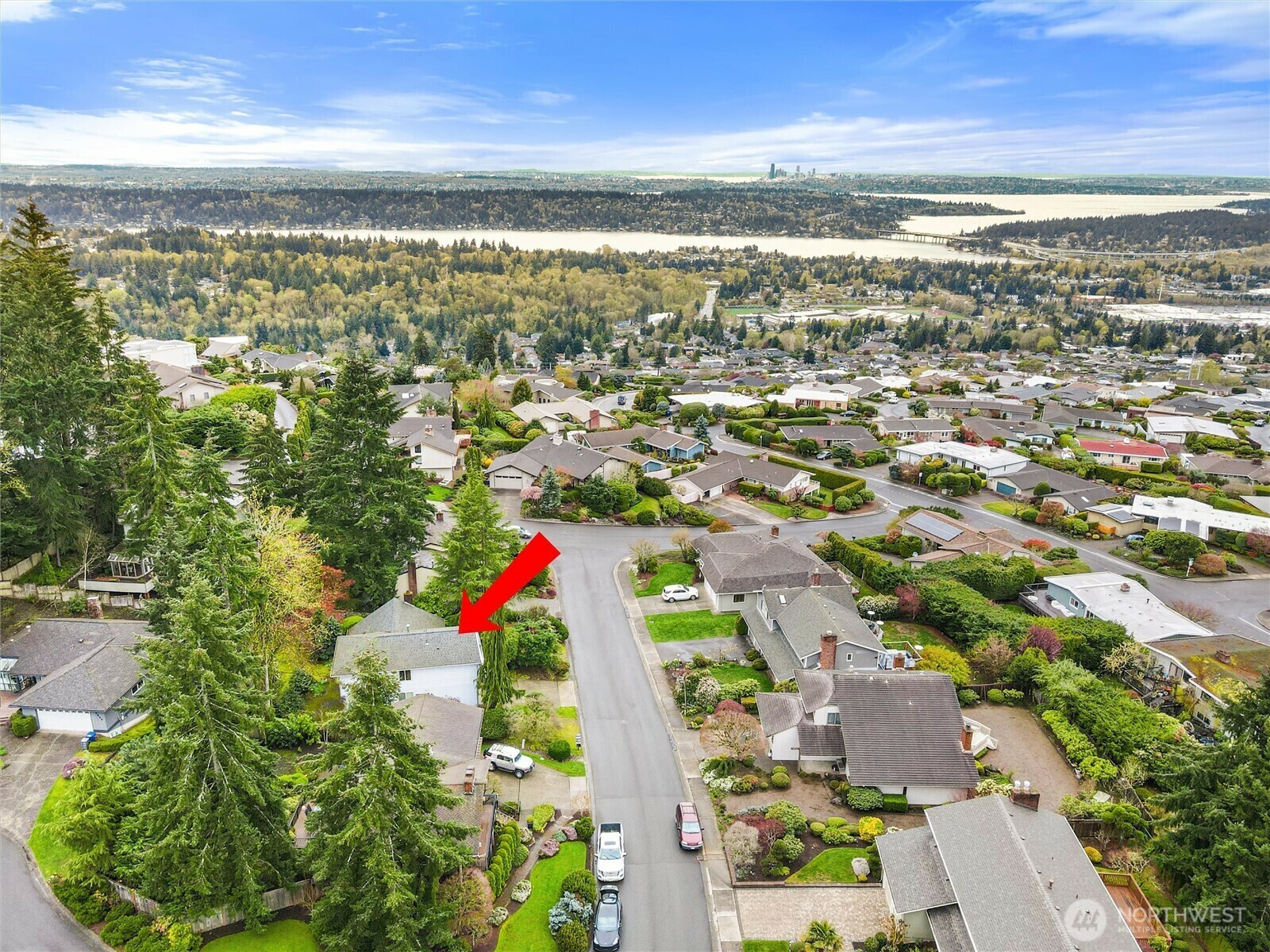 Property Photo: 13909 SE 46th St WA 98006