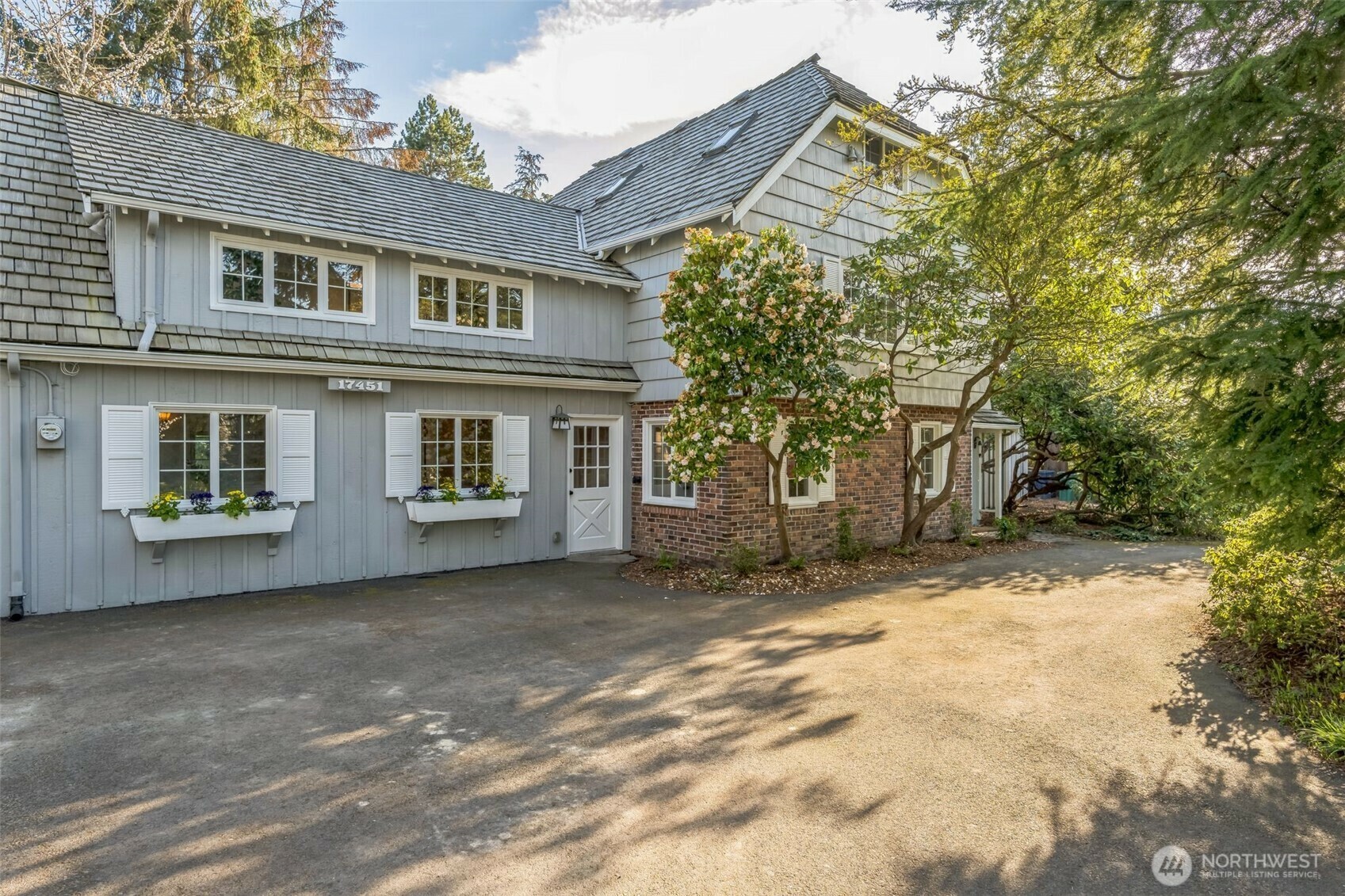 Property Photo: 17451 4th Avenue SW WA 98166