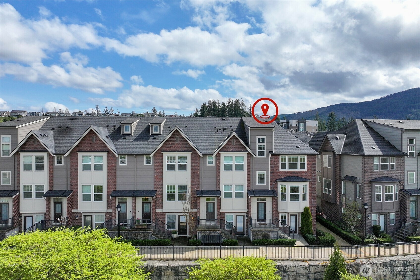 Property Photo:  1362  Williamsburg Walk  NE  WA 98029 