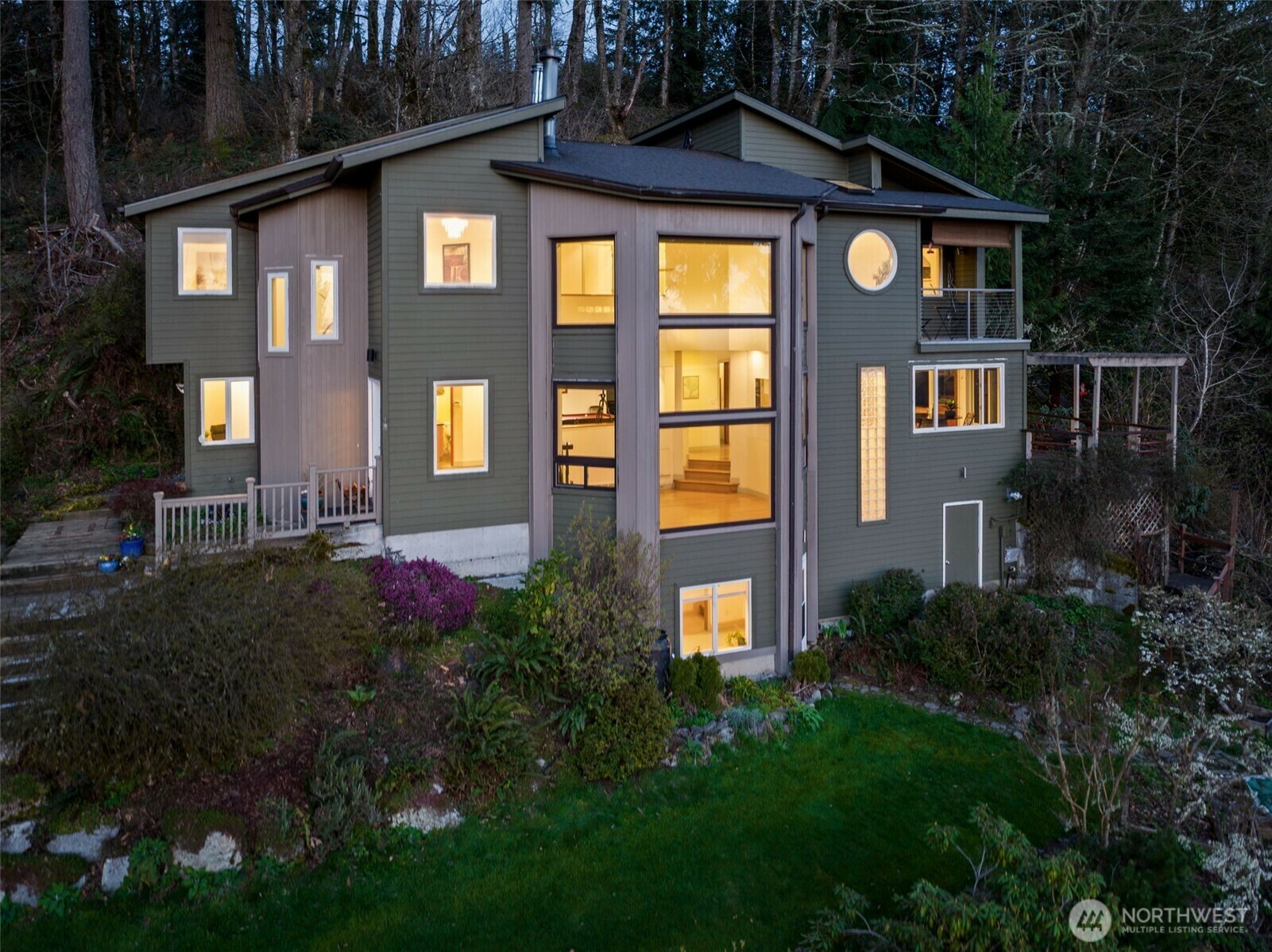 Property Photo: 27503 SE 154 Place WA 98027