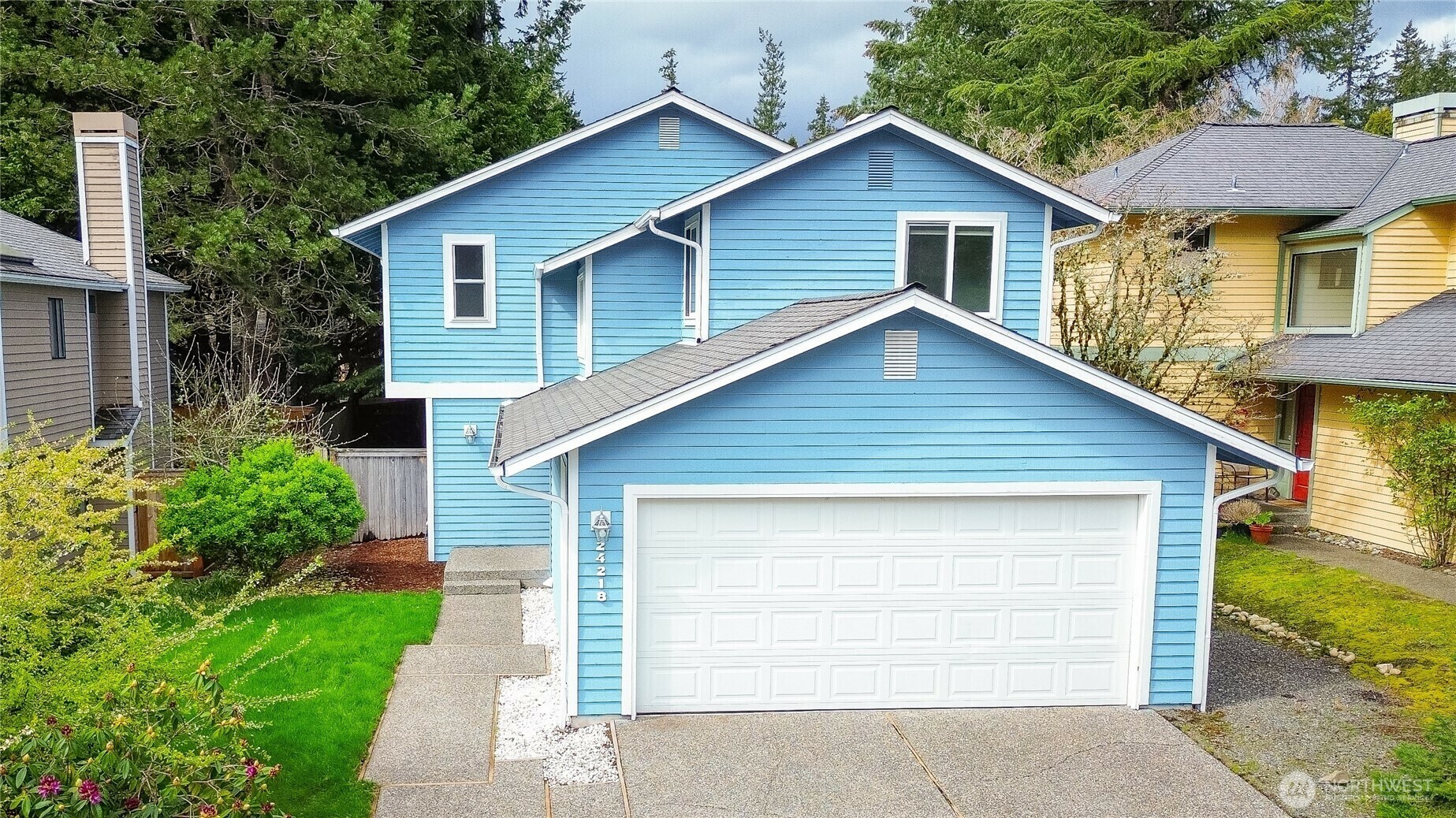 Property Photo: 24218 SE 44th Street WA 98029