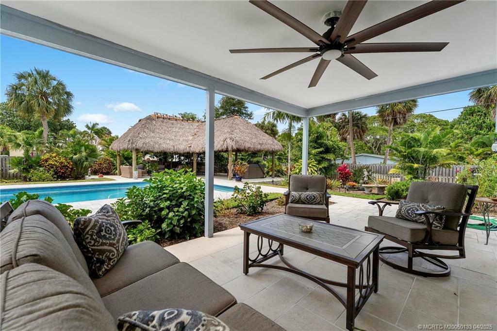 Property Photo: 216 SE Flamingo Avenue FL 34996