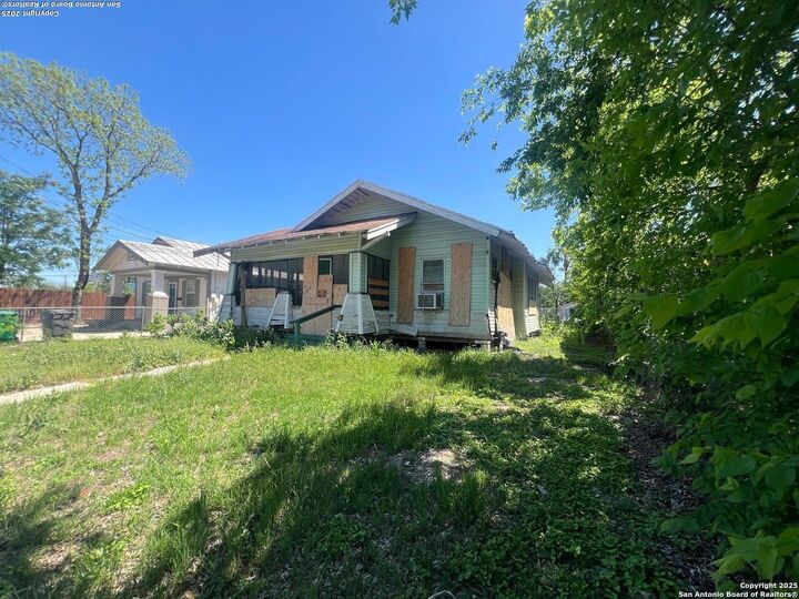 Property Photo:  1510 Nolan  TX 78202 