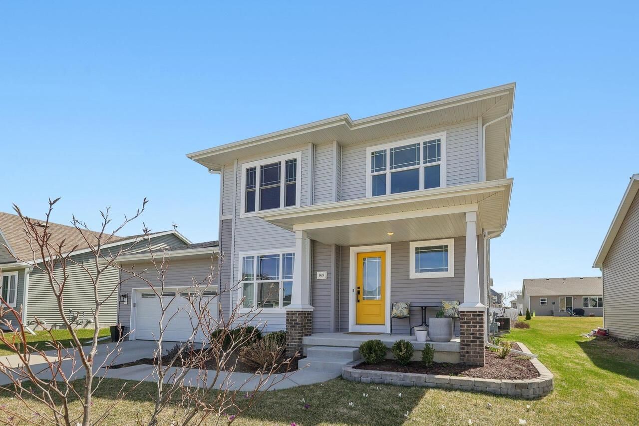 Property Photo:  869 Hawthorn Drive  WI 53590 