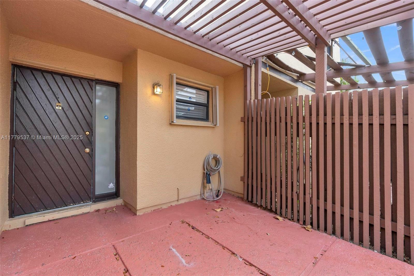 Property Photo: 1341 E Golfview Dr 1341 FL 33026