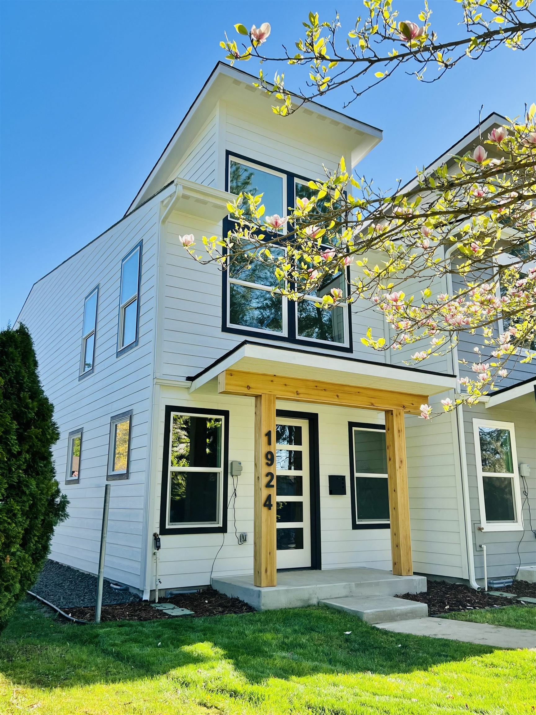 Property Photo: 1924 E 37th Ave WA 99203