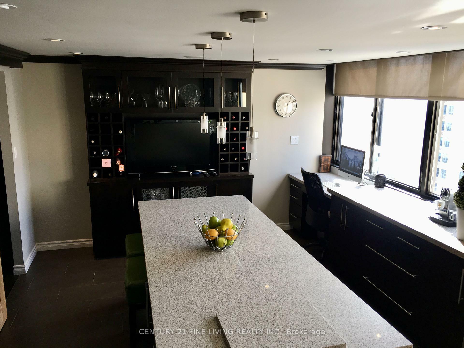 Property Photo: 256 Jarvis Street #15D ON M5B 2J4
