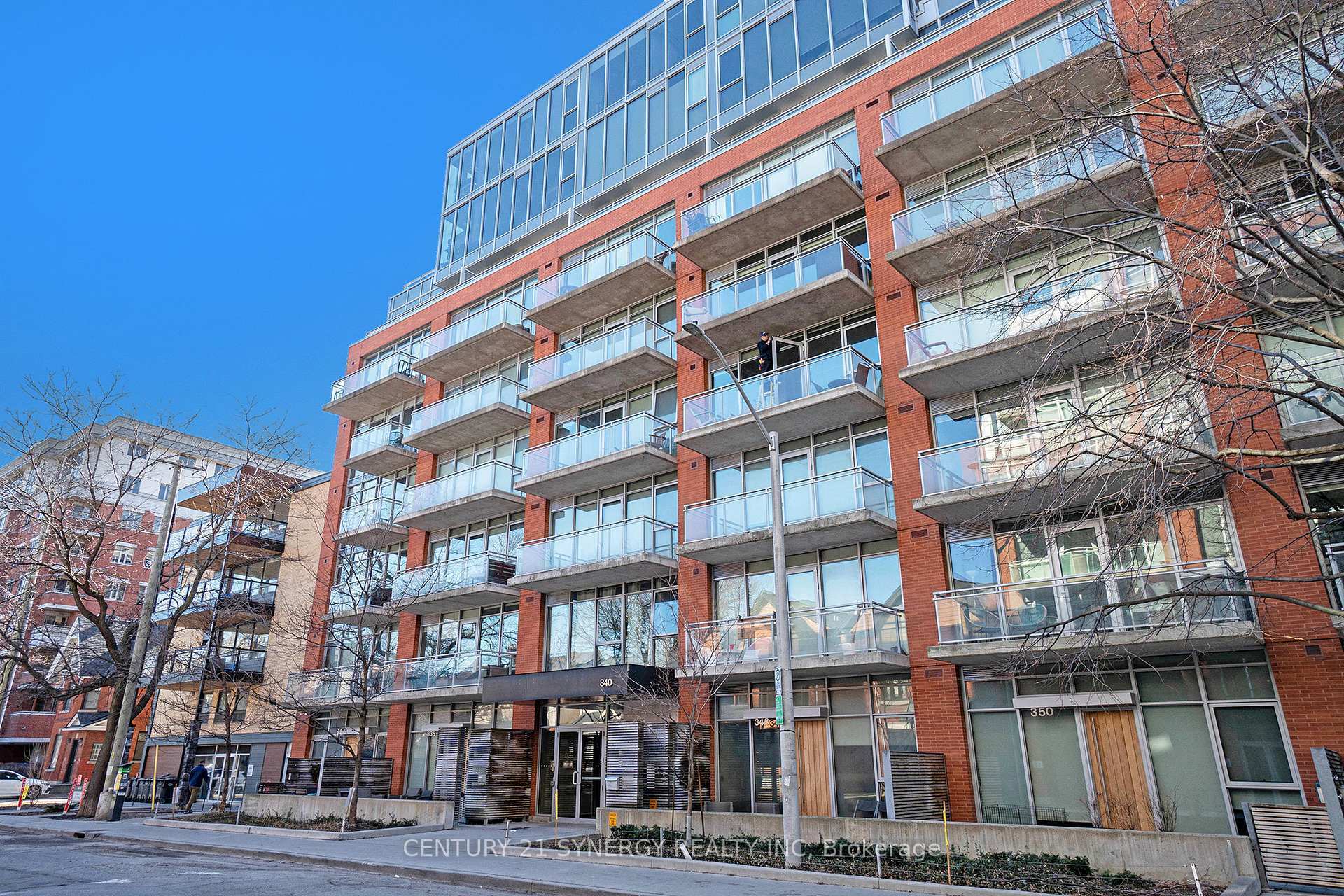 Property Photo: 340 McLeod Street 633 ON K2P 1A4