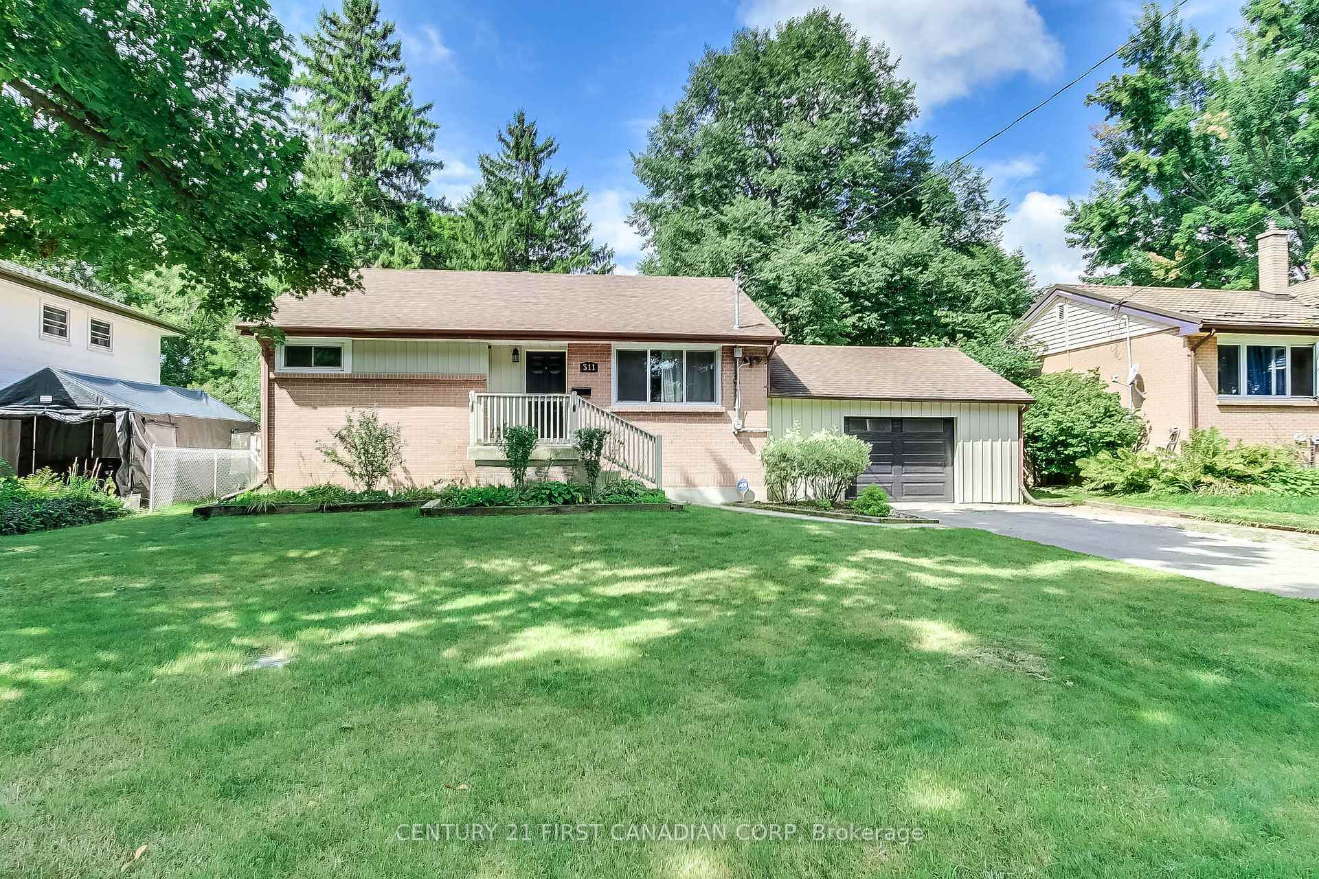 Property Photo: 311 Wedgewood Drive ON N5Y 2G7
