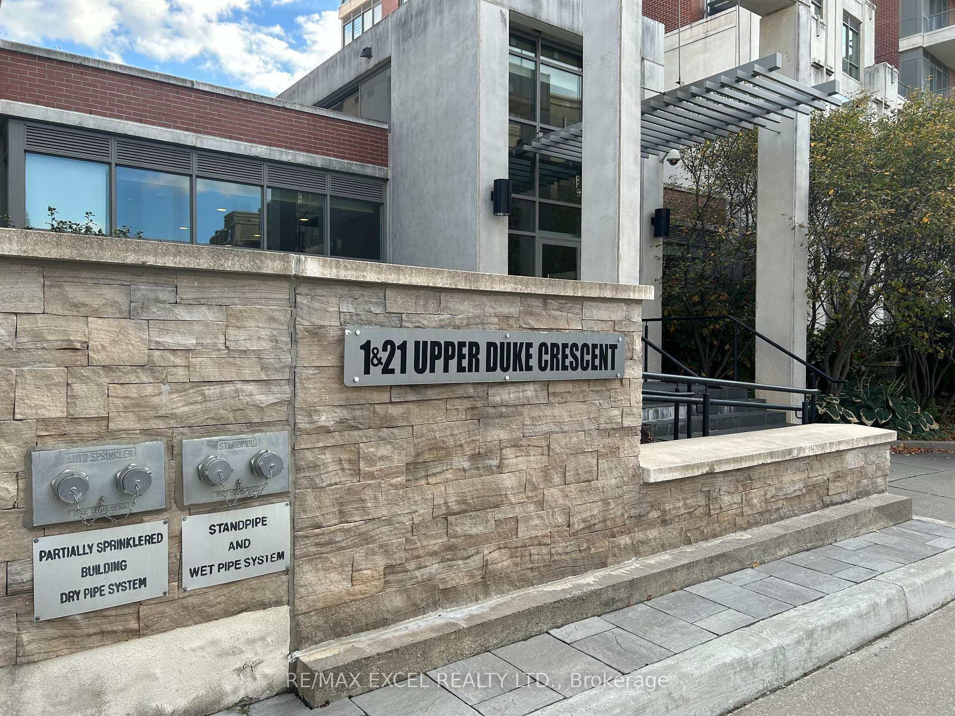 Property Photo: 1 Upper Duke Crescent 110 ON L6G 0B6