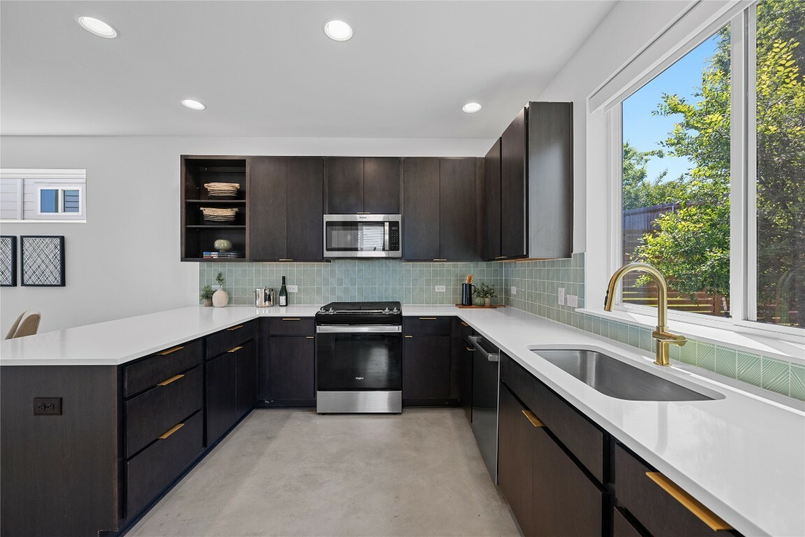 Property Photo: 1200 Sarabeth Way TX 78721