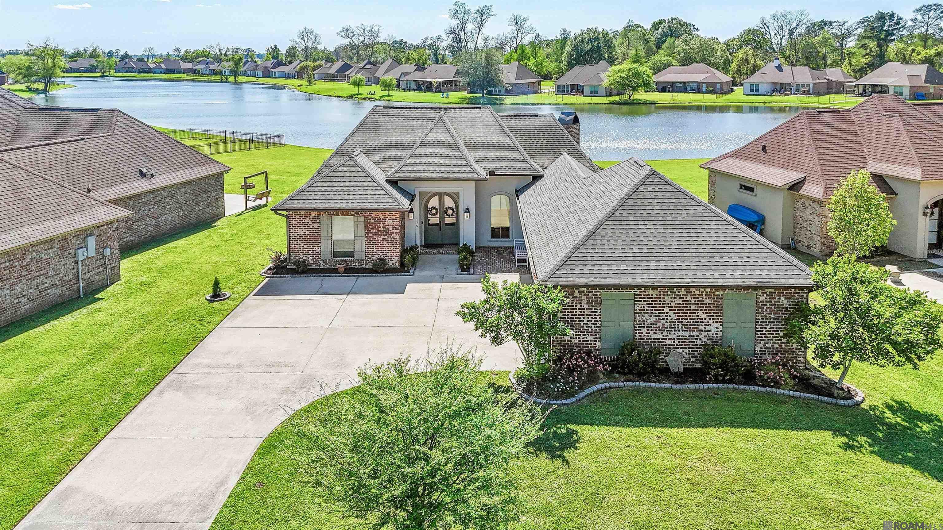 Property Photo:  175 Lakeshore Dr  LA 70762 