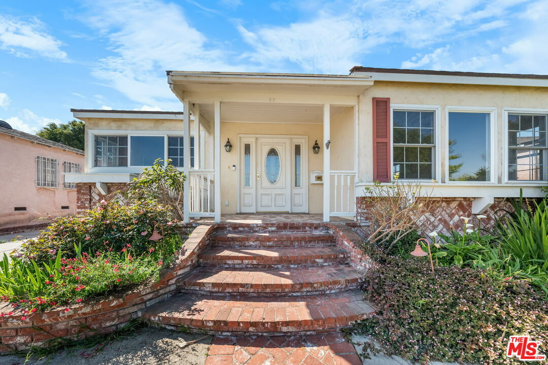 Property Photo: 6132 W 82nd St CA 90045