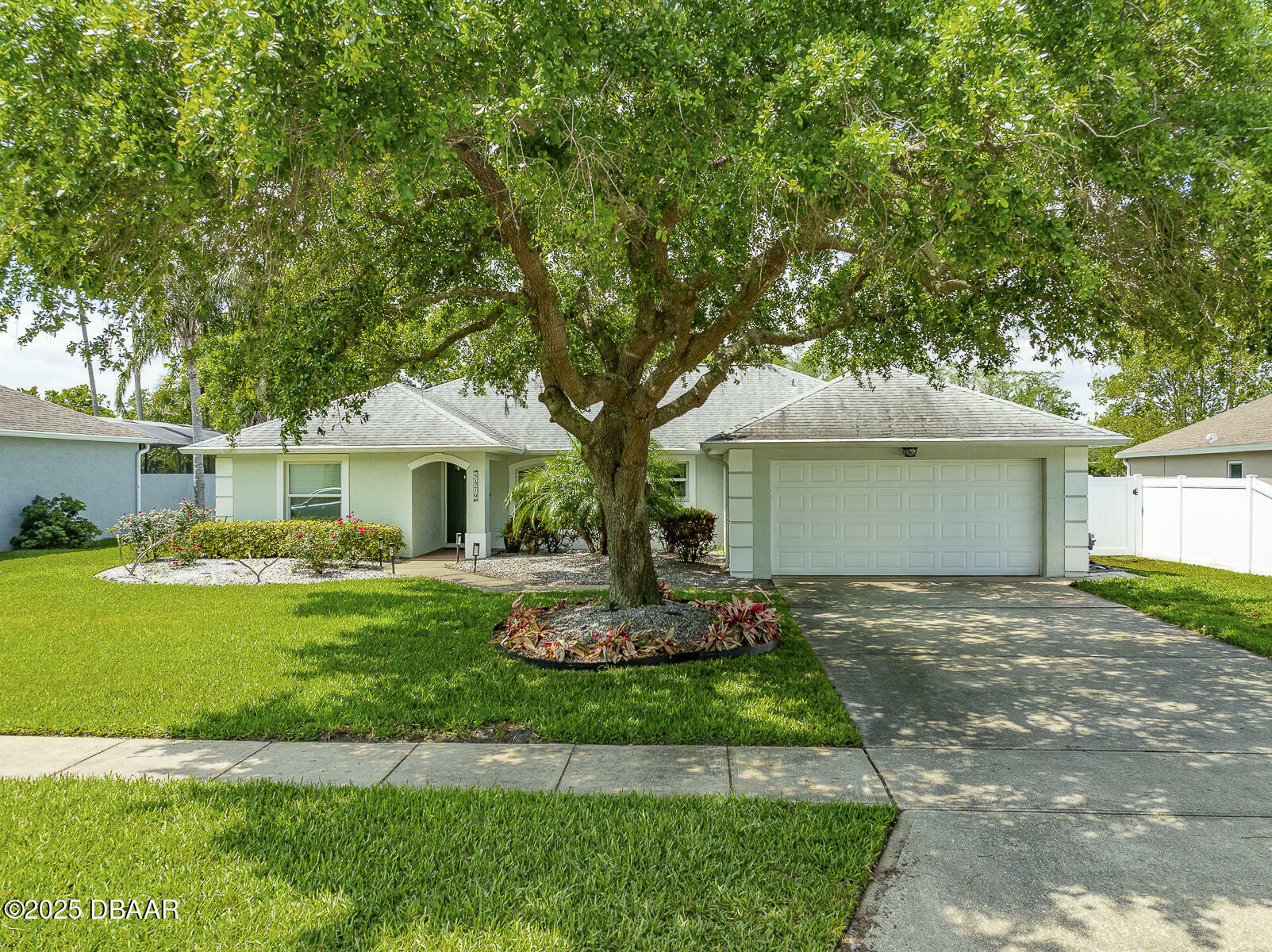 Property Photo: 5479 Saint Regis Way FL 32128