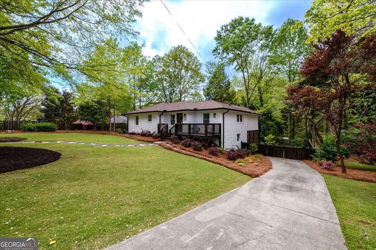 Property Photo: 2724 Parkwood Road SE GA 30080