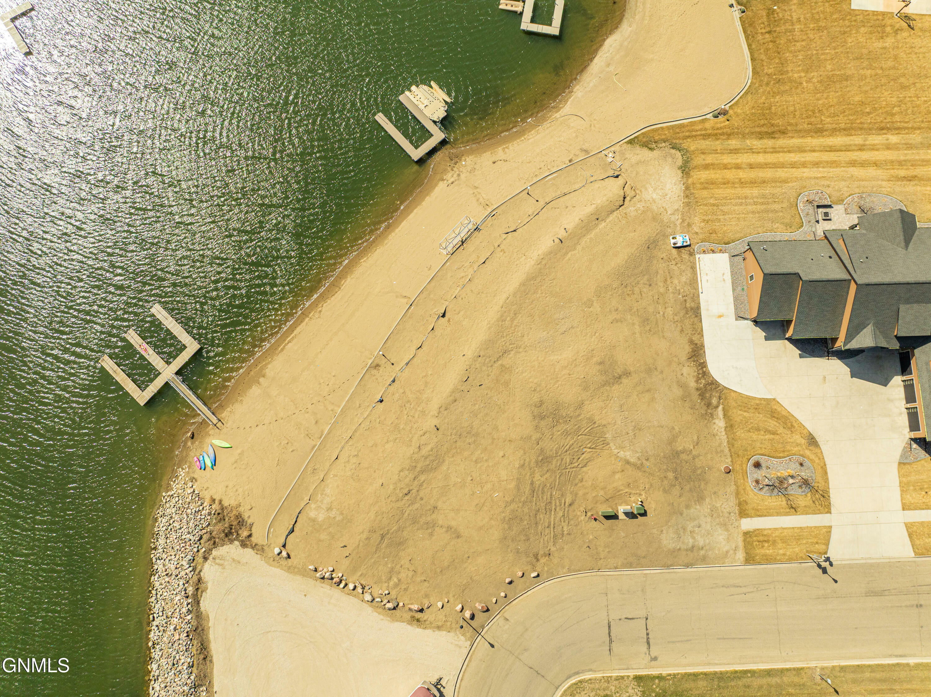 Property Photo: 3804 Lakewood Drive SE ND 58554