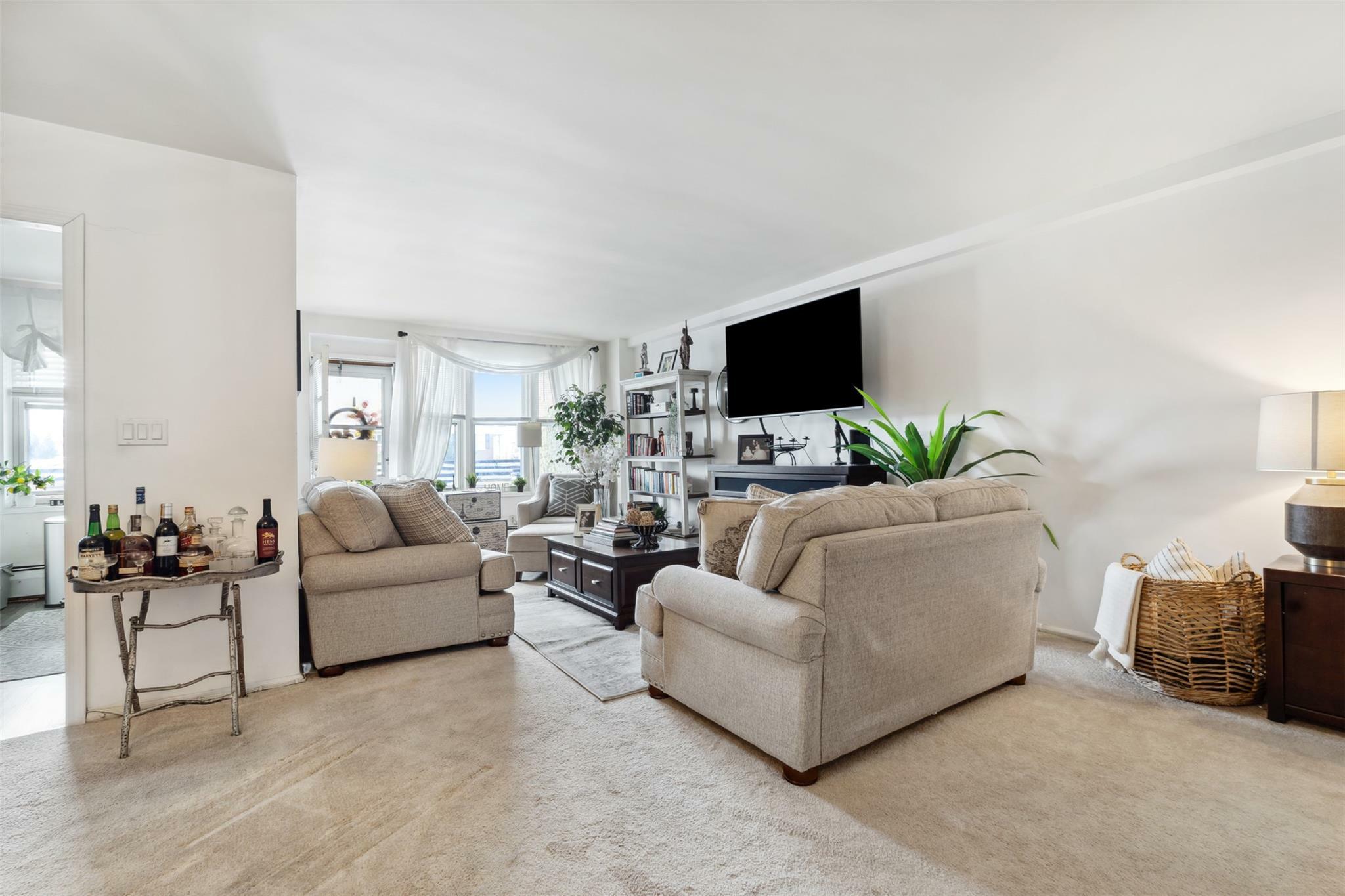 Property Photo:  60 Hempstead Avenue 1E  NY 11563 