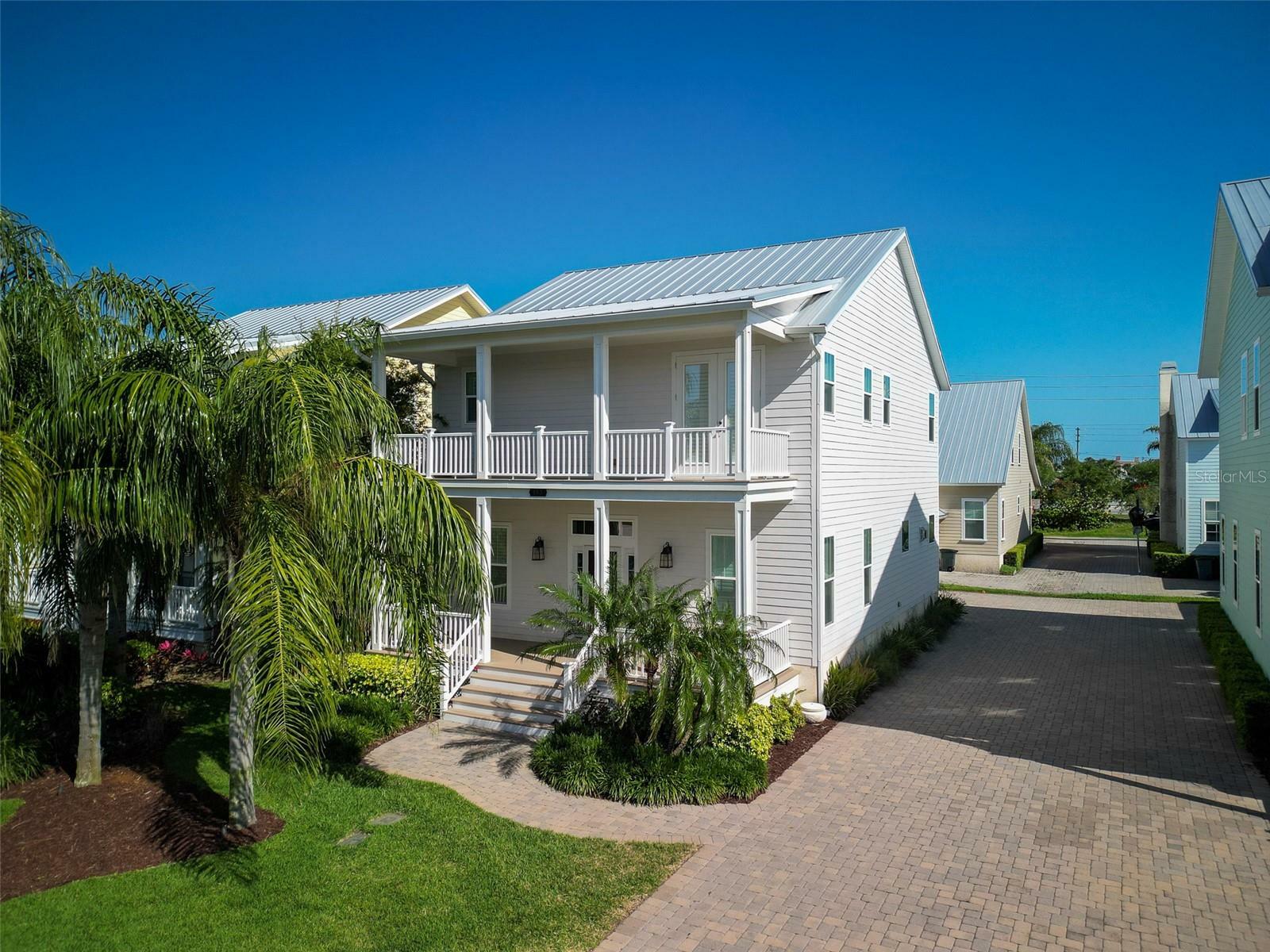 Property Photo: 103 East Circle Drive FL 32169