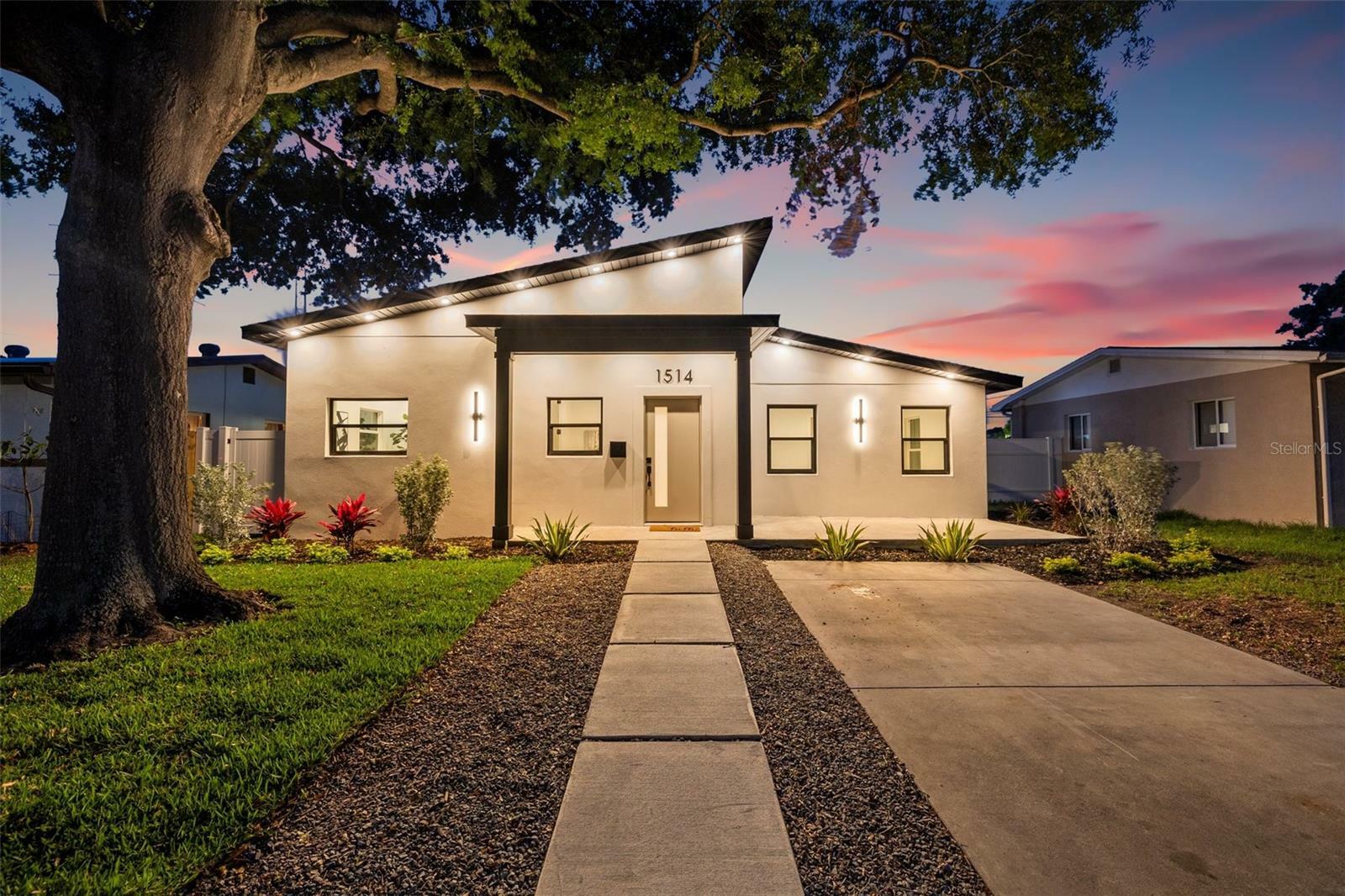 Property Photo:  1514 55th Avenue N  FL 33703 