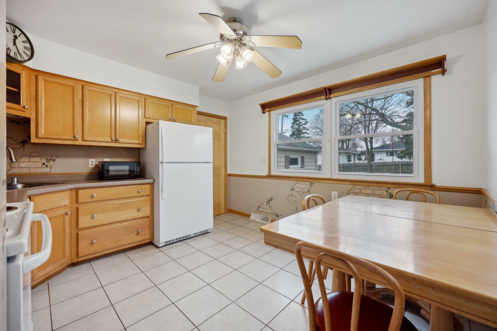 Property Photo: 1124 Aspen Dr WI 53188