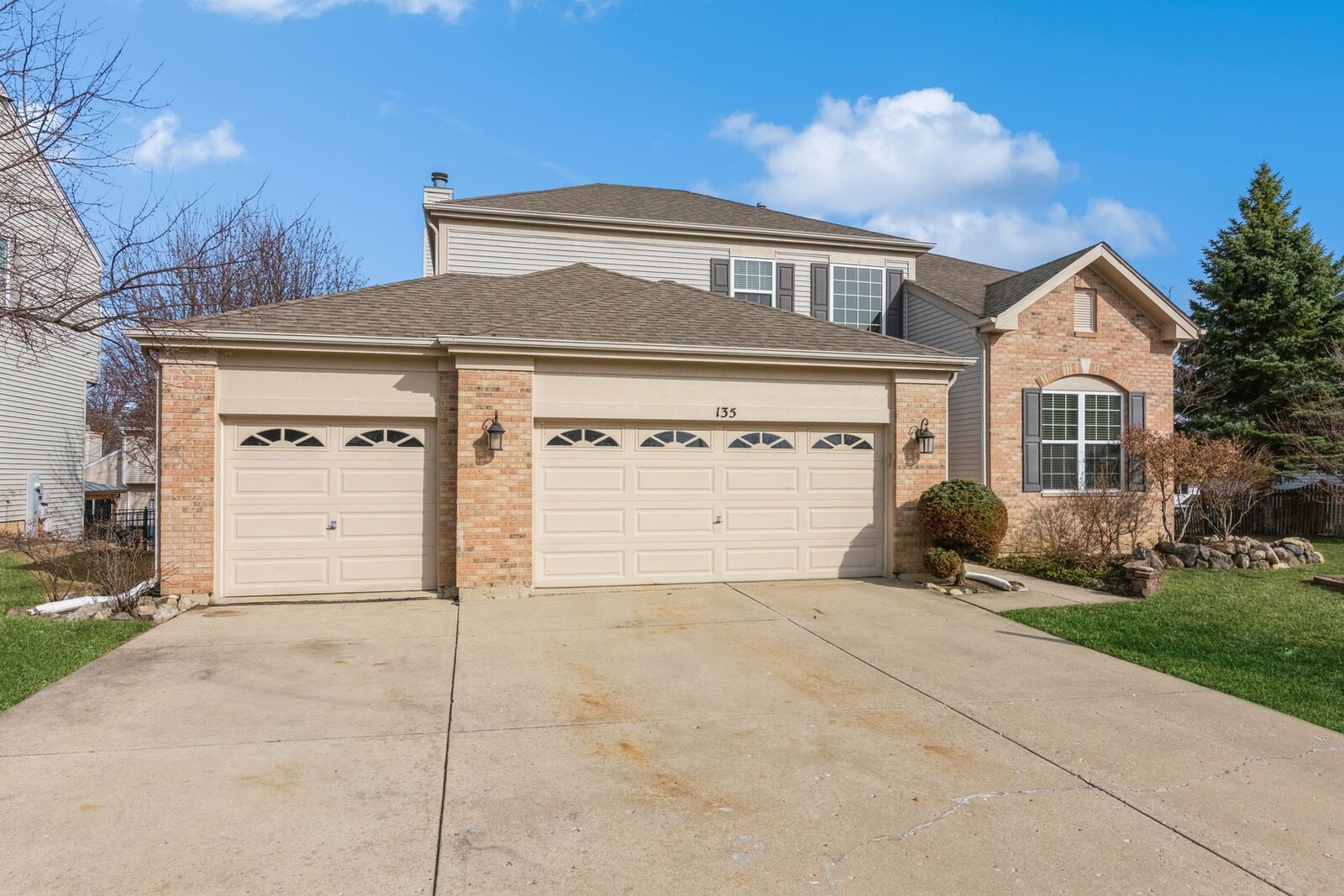 Property Photo: 135 Buckskin Lane IL 60107