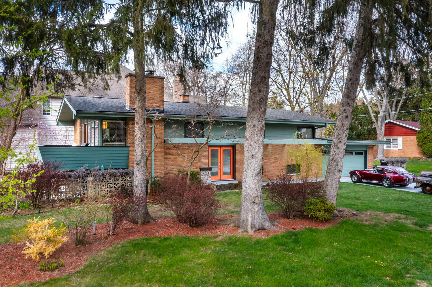 Property Photo: 125 Maple Lane IL 60540