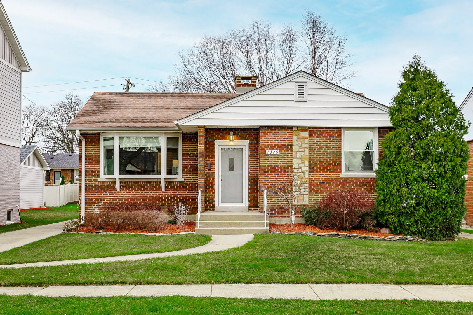 Property Photo: 2326 Stratford Avenue IL 60154
