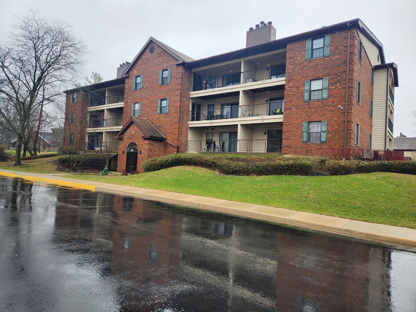 Property Photo:  651 Hapsfield Lane 206  IL 60089 