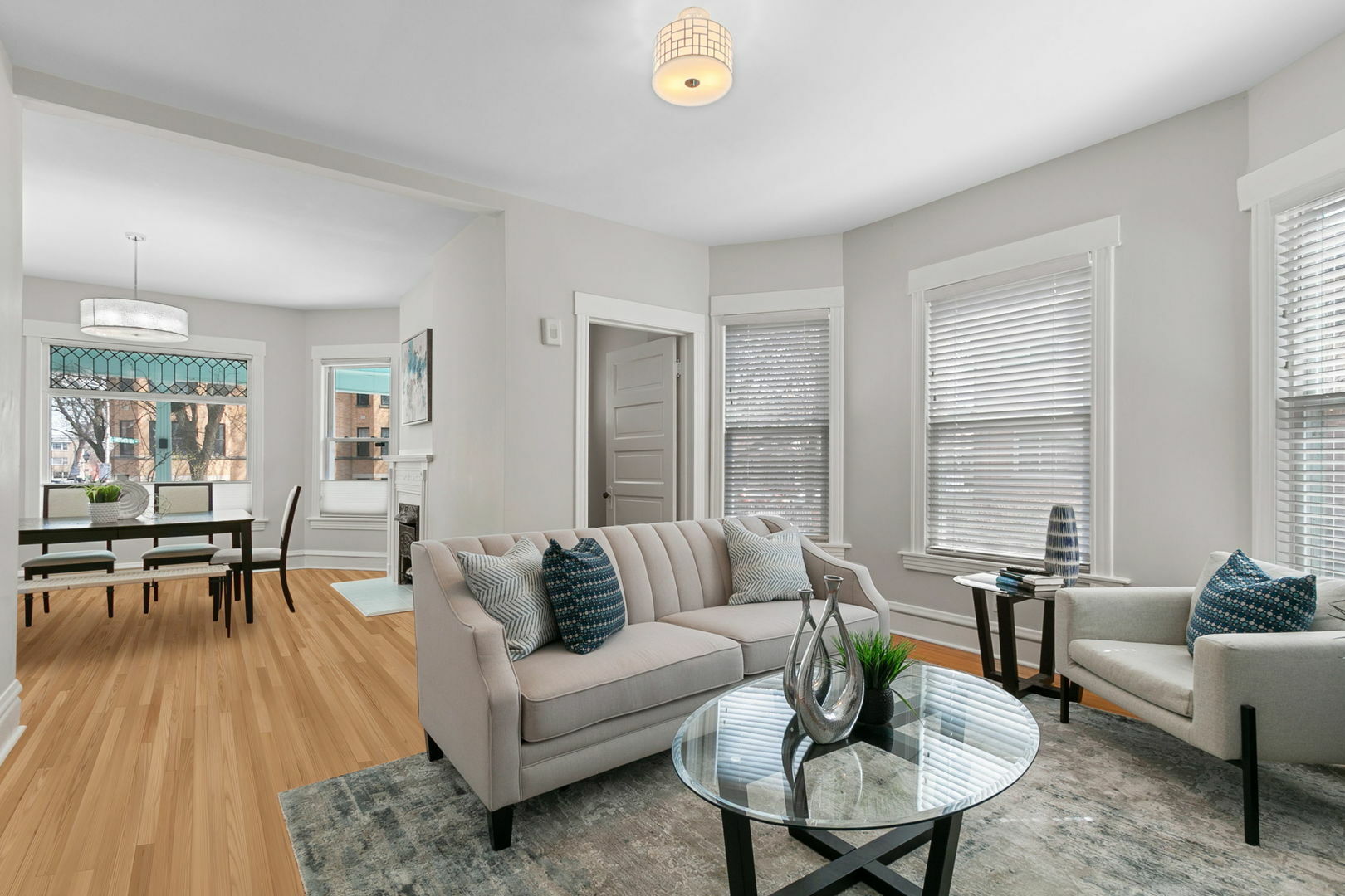 Property Photo: 6070 N Hermitage Avenue IL 60660