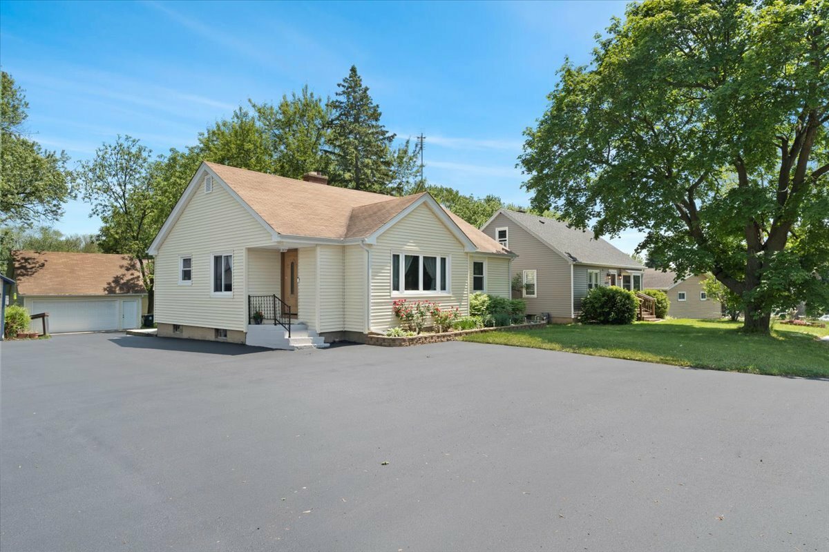 Property Photo: 1033 Osmond Avenue IL 60002