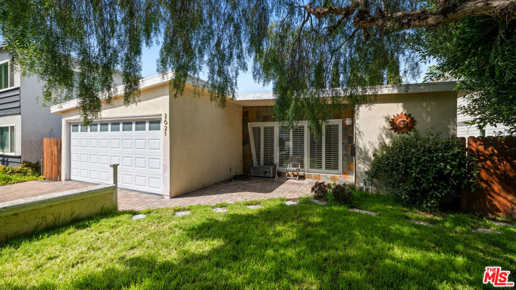 Property Photo:  2621 Voorhees Avenue  CA 90278 