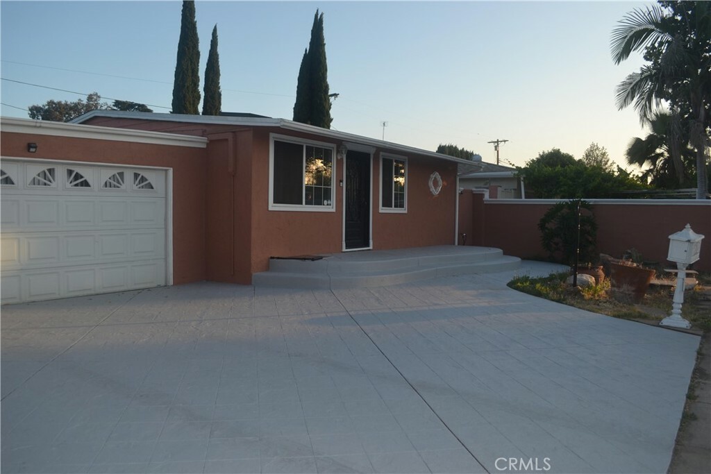 Property Photo:  13962 Stagg Street  CA 91402 