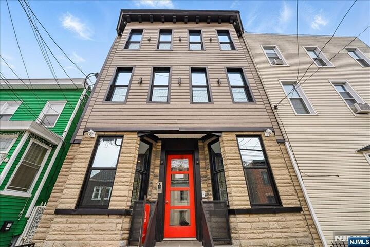 Property Photo:  172 New York Avenue 1L  NJ 07307
