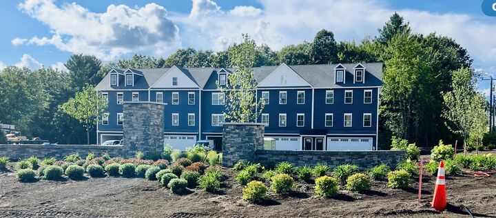 12 Elise Avenue  Londonderry NH 03053 photo