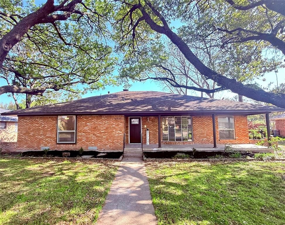 Property Photo: 918 Bromwich Street TX 75040