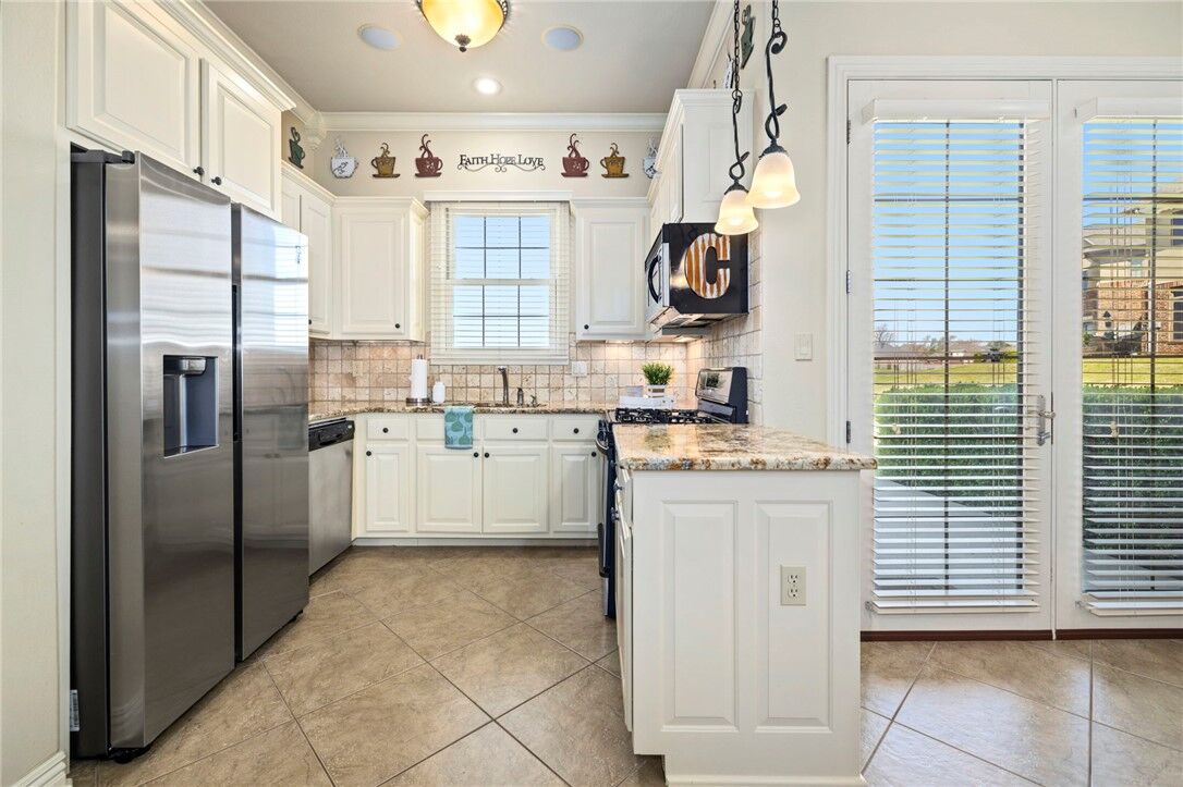 Property Photo:  2620 S Everest Avenue  AR 72758 