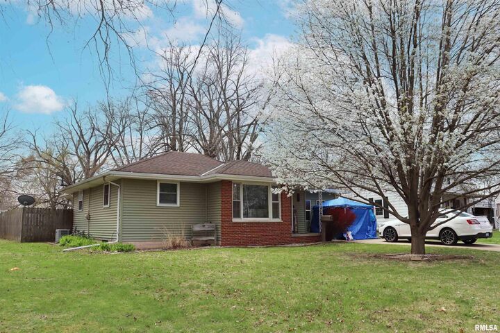 558 E Prospect Street  Farmington IL 61531 photo