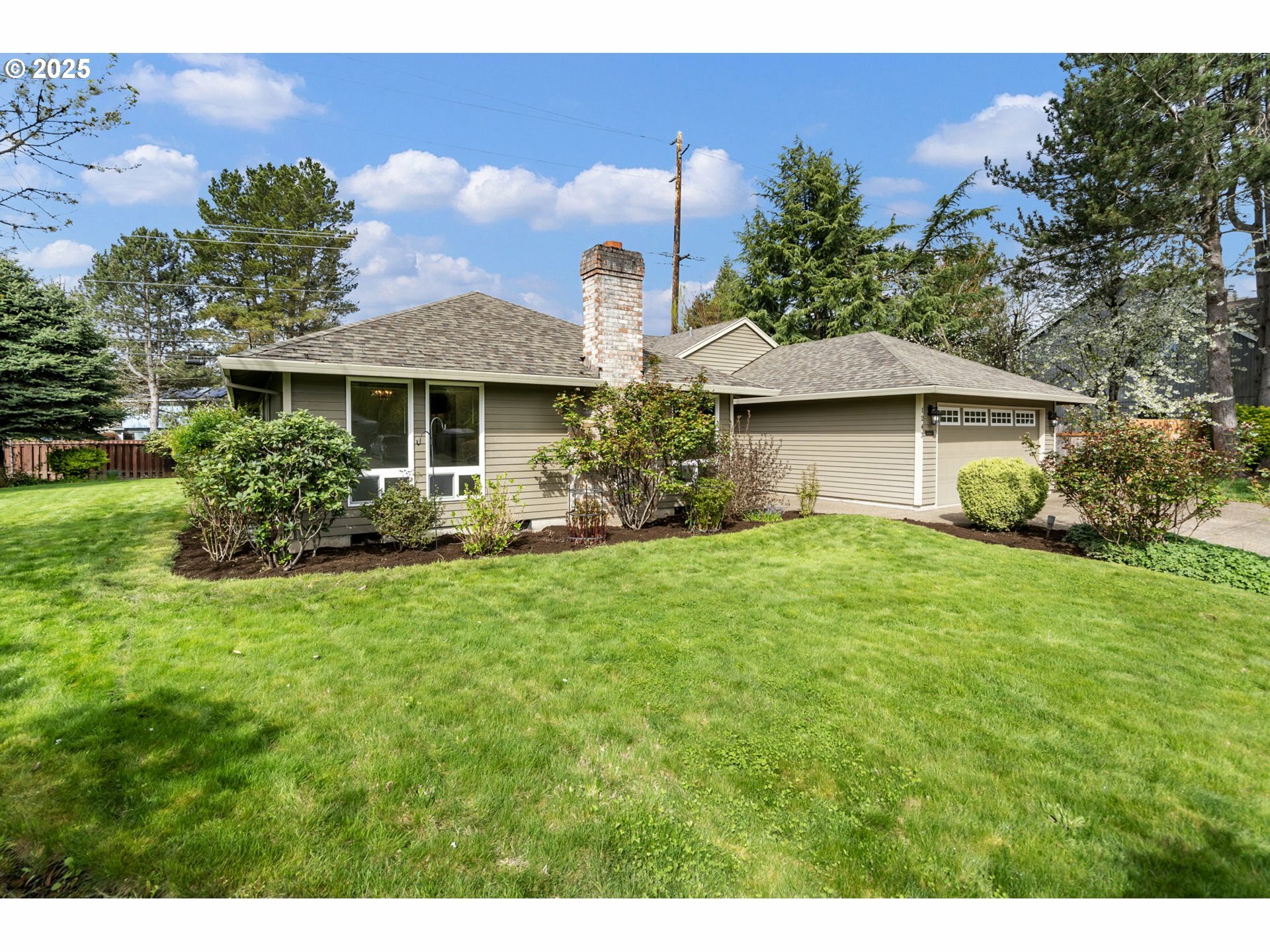 Property Photo: 1243 NE 56th Ct OR 97124