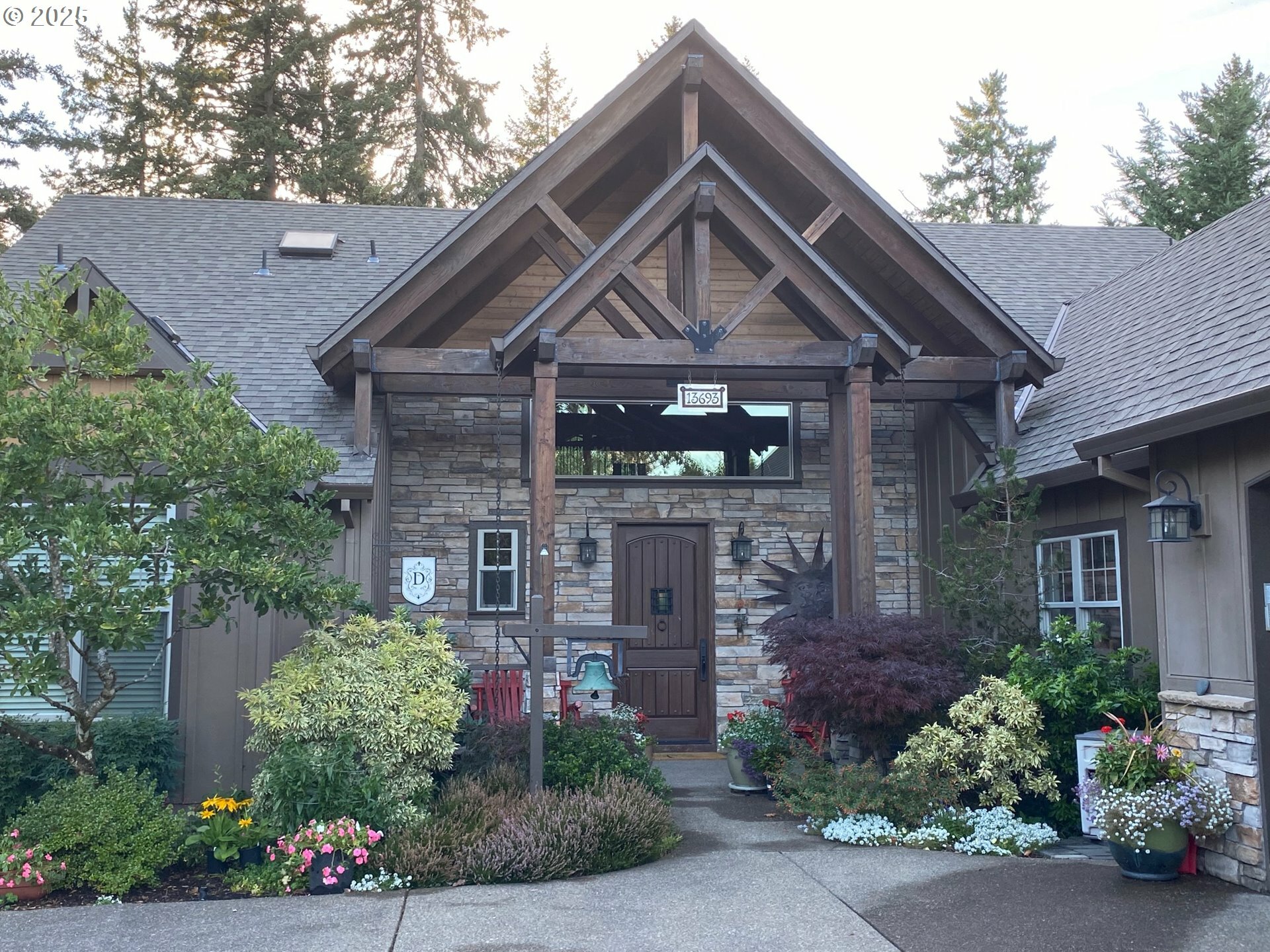 Property Photo: 13693 SE Ash St OR 97222