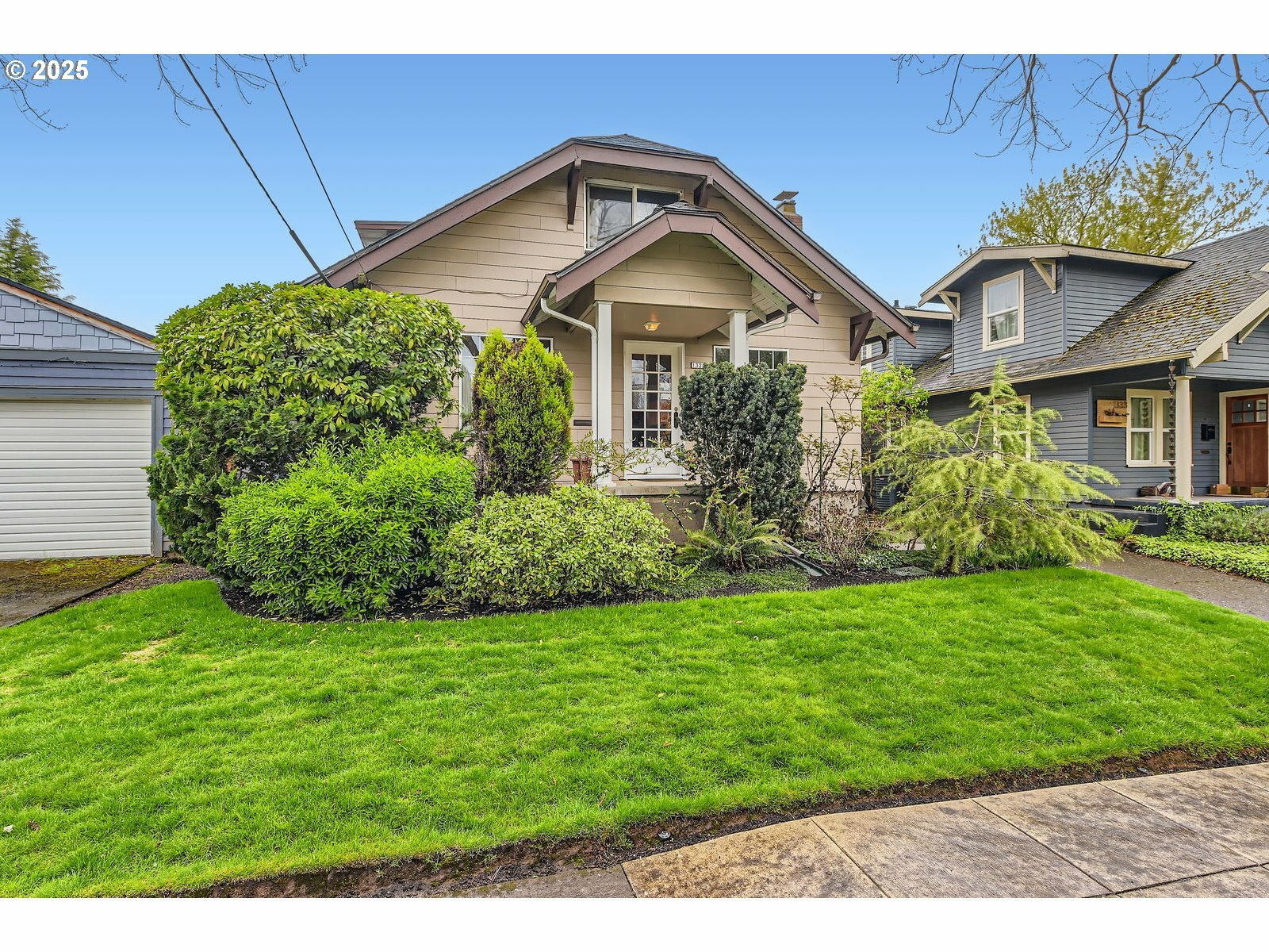 Property Photo: 1325 SE Flavel St OR 97202