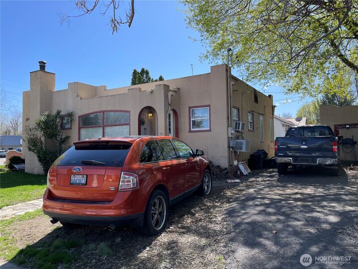Property Photo: 304 Main Street S WA 98841