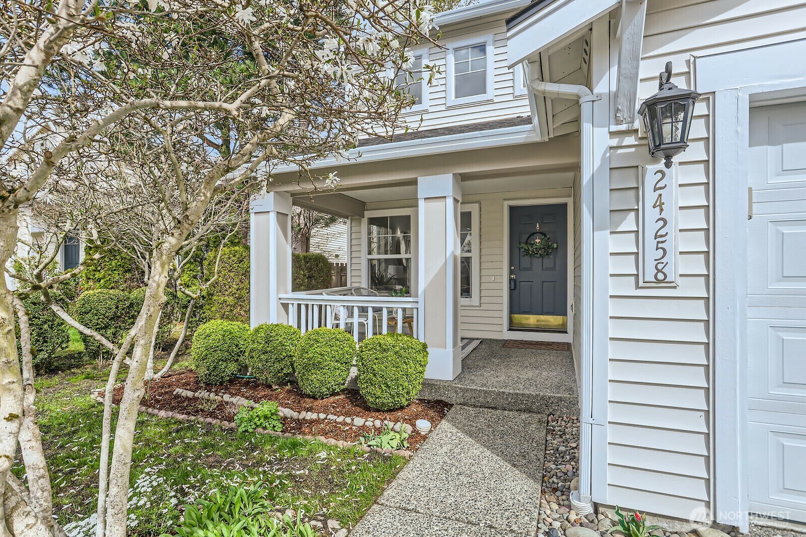 Property Photo: 24258 SE 9th Street WA 98075