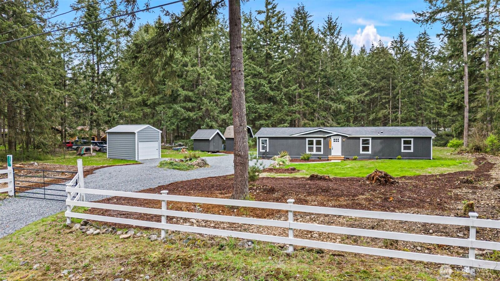 Property Photo: 34407 41st Ave E WA 98328