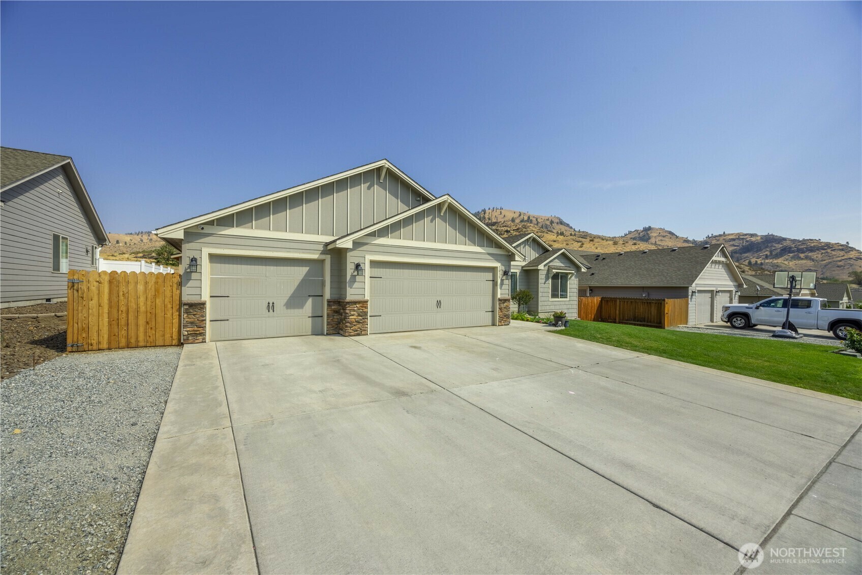 Property Photo: 1015 Sunny Brooke Lane WA 98816