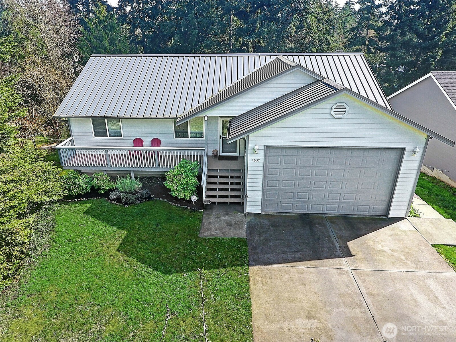 Property Photo: 1637 Poplar Lane WA 98282