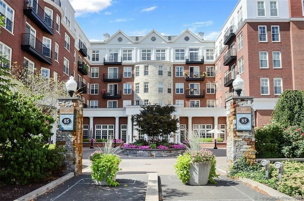 85 Memorial Road Apt 202  West Hartford CT 06107 photo
